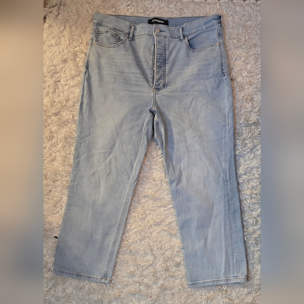 Express Women's Light Wash Straight Jeans High Rise
